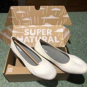 NIB all birds Tree Breezers Ballet Flat SZ 7 Natural / White